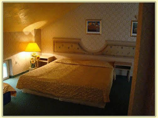 Hotel Dali Plovdiv Buitenkant foto